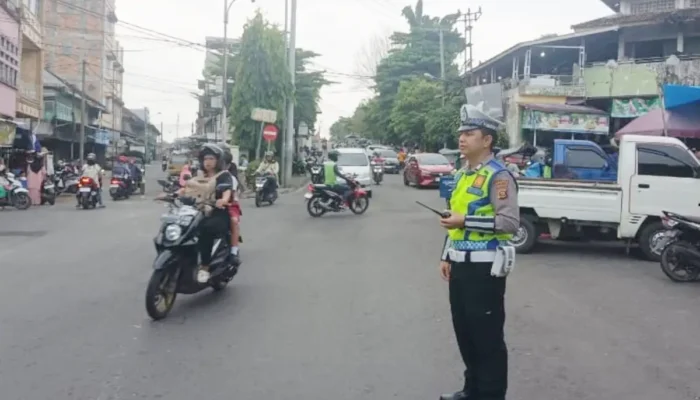 Urai Kepadatan Jumat Sore, Sat Lantas Polres OKU Jaga Titik Rawan di Baturaja