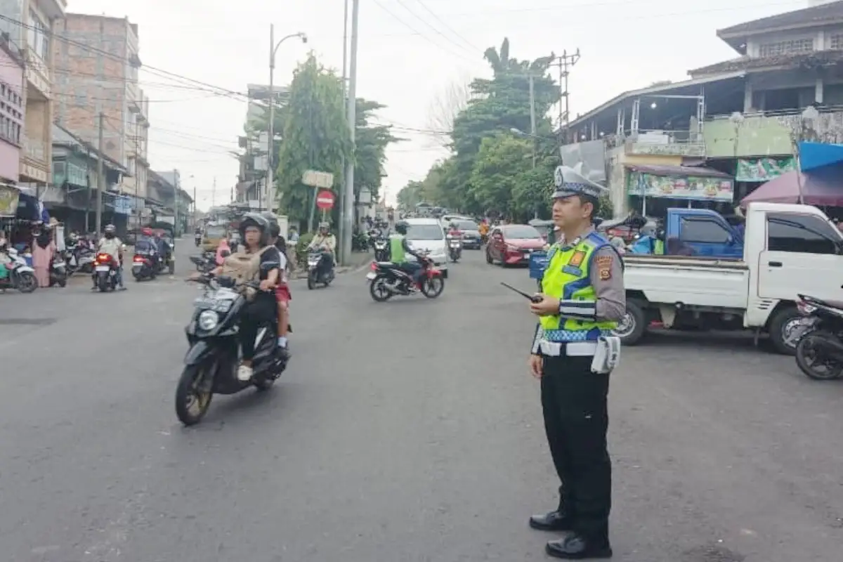 Urai Kepadatan Jumat Sore, Sat Lantas Polres OKU Jaga Titik Rawan di Baturaja