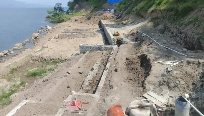 pengerjaan dinding penahan tanah