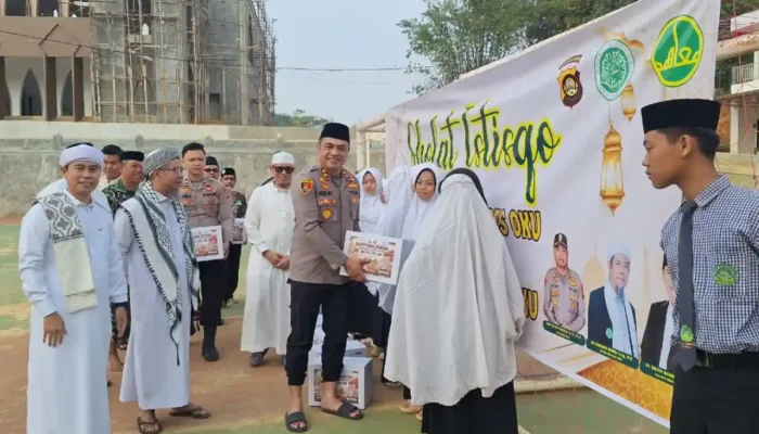 Bagikan Bantuan Logistik