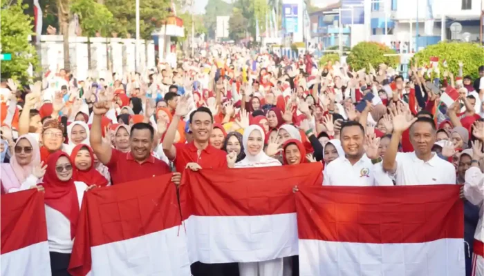 CFD Kayuagung Berubah Jadi Lautan Merah Putih, 3.000 Bendera Dibagikan