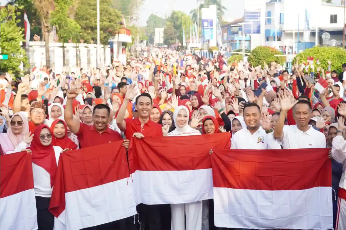 CFD Kayuagung Berubah Jadi Lautan Merah Putih, 3.000 Bendera Dibagikan