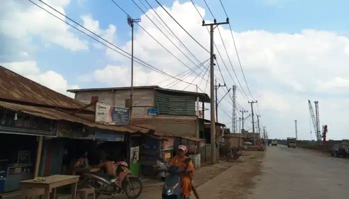 Paradoks Energi Berlebih Industri dan Penantian Daya Warga Air Sugihan