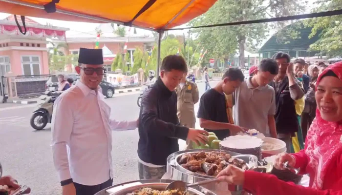 Pastikan Program Makan Gratis Jumat Berlanjut, Bupati Teddy Meilwansyah Tambah Porsi untuk Warga OKU
