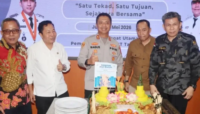 Potong Tumpeng di Tanjung Senai Kebersamaan DPRD Ogan Ilir dan Buruh Warnai May Day 2026