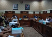 RDP DPRD OKU Berakhir Ricuh, Kadisdik Malah Emosi Sebut ‘Kalau Kamu Biso Atur Oleh Kamu’ Saat Dicecar Baju Gratis
