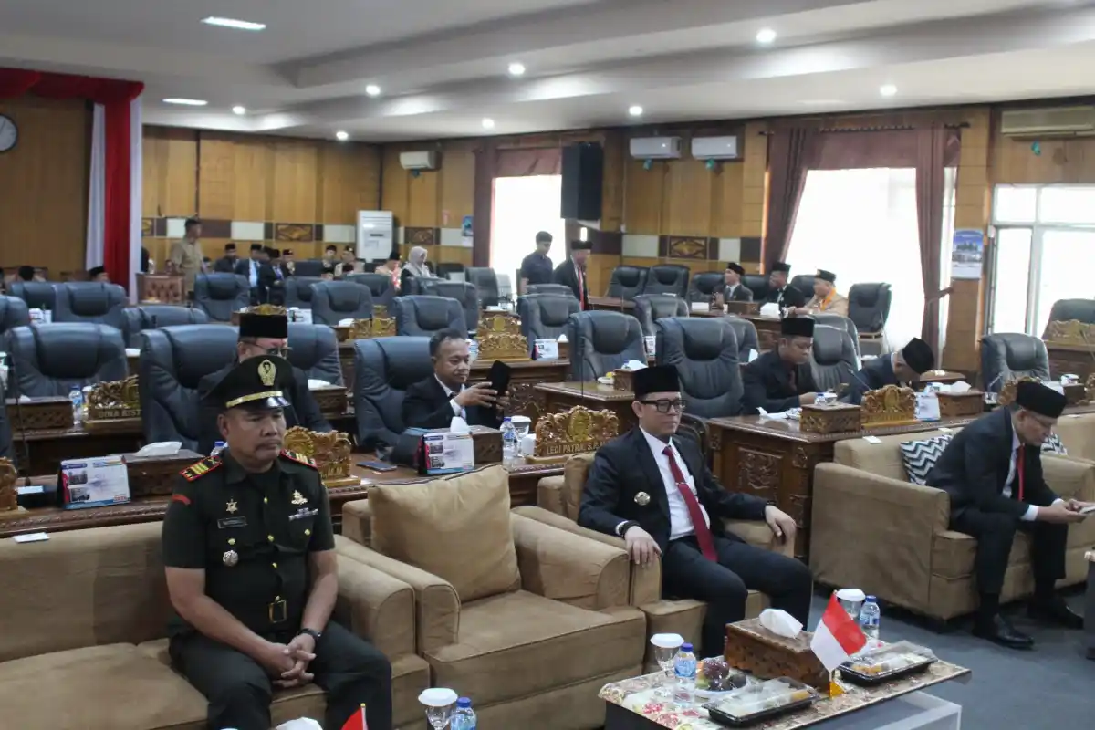 Sinergikan Pembangunan Daerah dengan Pusat, Bupati Teddy Meilwansyah dan Forkopimda OKU Simak Pidato Kenegaraan Presiden Prabowo