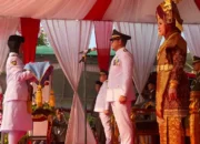 Upacara HUT ke-81 RI di OKU Khidmat, Bupati Teddy Meilwansyah Pimpin Pengibaran Merah Putih di Langit Baturaja