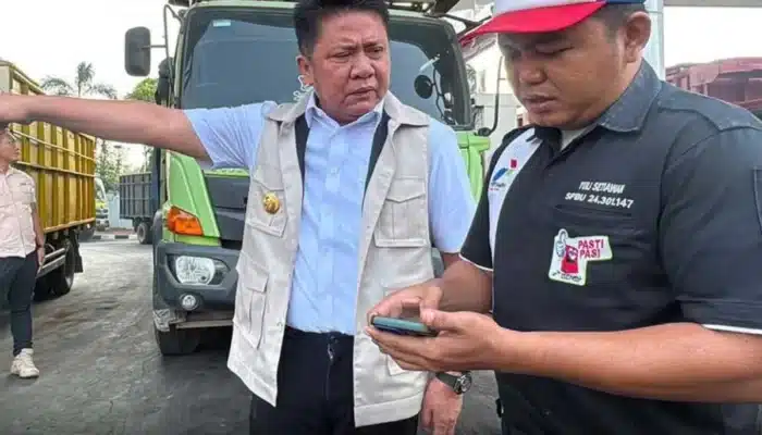 Antrean BBM di Sumsel Memanjang, Sopir Truk Tunggu hingga 10 Jam
