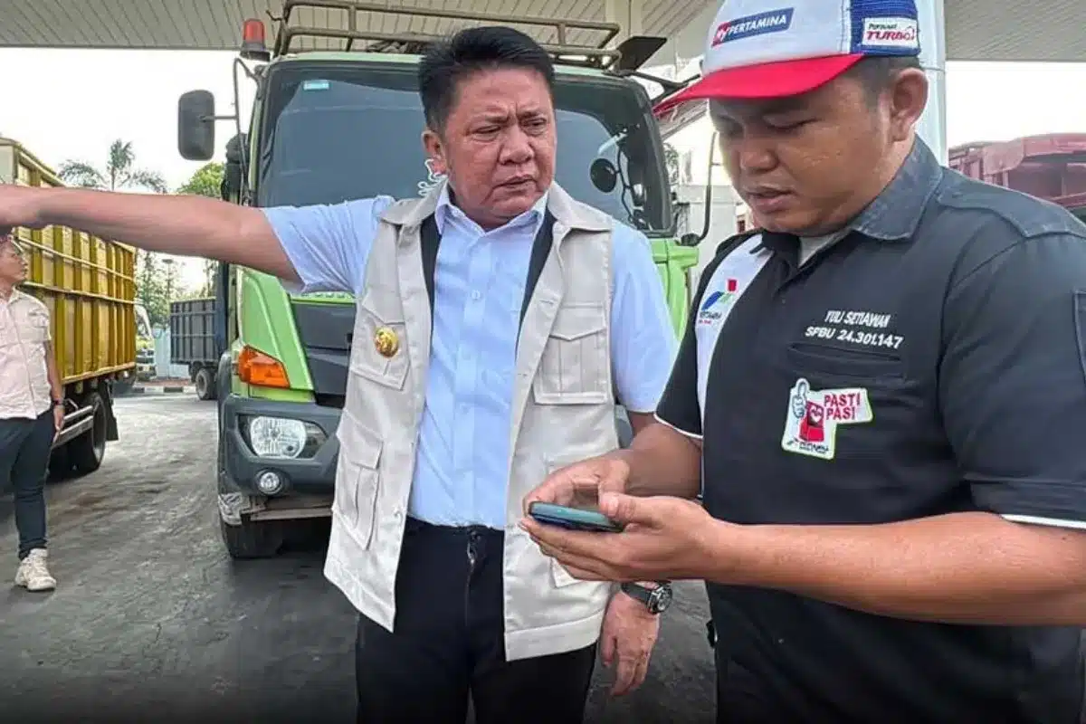 Antrean BBM di Sumsel Memanjang, Sopir Truk Tunggu hingga 10 Jam