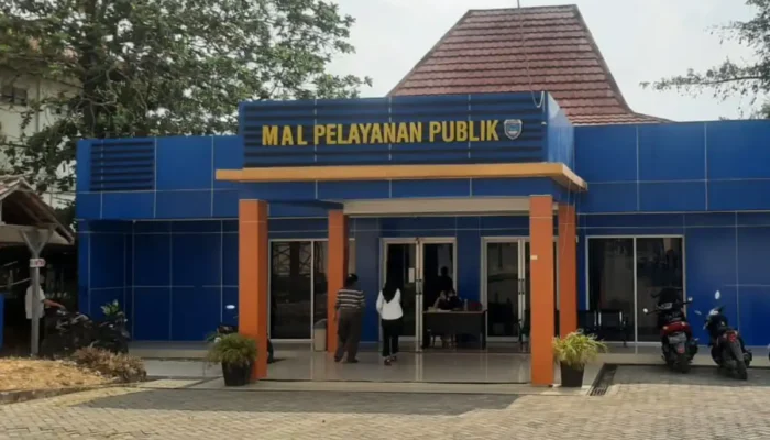 Berdalih Cip Habis Warga Belitang Dimintai Rp100 Ribu Cetak KTP