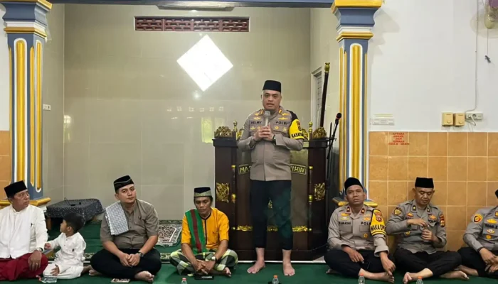Safari Jumat Polres OKU, Kapolres Sapa Jamaah Masjid Assholihin Sukaraya