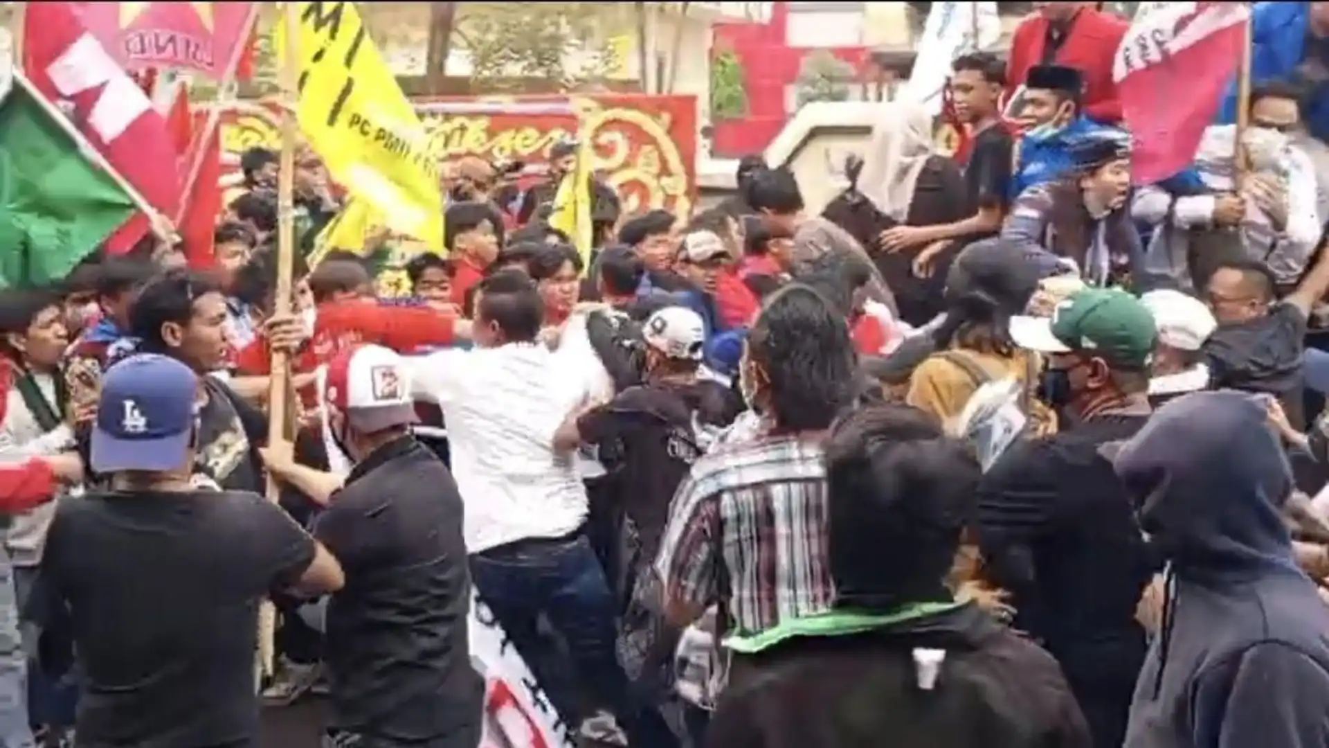 Polisi Tangkap Terduga Provokator Demo Ricuh di Polda Sumsel, Enam Orang Jadi Korban Penganiayaan